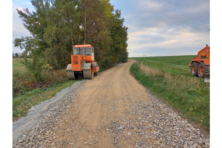 Oprava komunikace na Lhotky je hotová